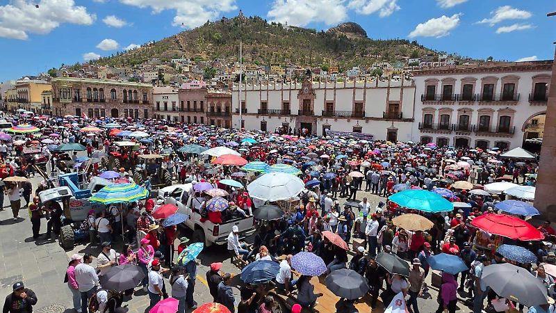 Maestros marchan en Zacatecas y se concentran en Plaza de Armas
